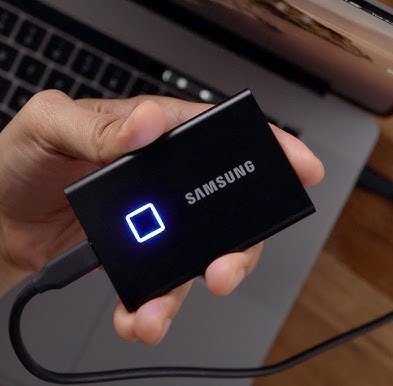 MU-PC2T0K/WW SAMSUNG T7 Touch Portable SSD 2TB SAMSUNG T7 Touch Portable SSD 2TB ,up to 1050MB/s, USB 3.2 External Solid State Drive, Fingerprint Security Encryption , Solid Aluminum , Compatible with PC, Mac, Android - Black (MU-PC2T0K/WW)