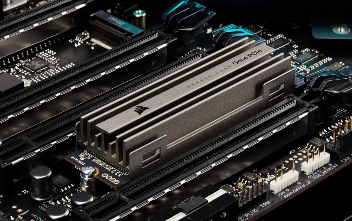 CORSAIR MP600 CORE SSD NVME 2TB WITH HEATSINK ONLY FROM EXPERT ZONE Corsair MP600 CORE 2TB M.2 NVMe PCIe x4 Gen4 SSD (Up to 4,950MB/sec Sequential Read & 3,700MB/sec Sequential Write Speeds, High-Speed Interface, 3D QLC NAND, Built-in Heatspreader) Aluminum